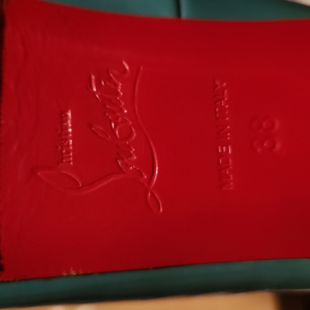 Christian Louboutin - Picture 6 of 6